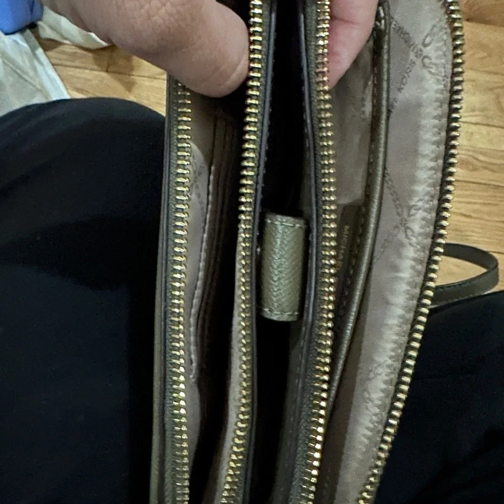 Michael Kors Olive Green Bag - Picture 6 of 7